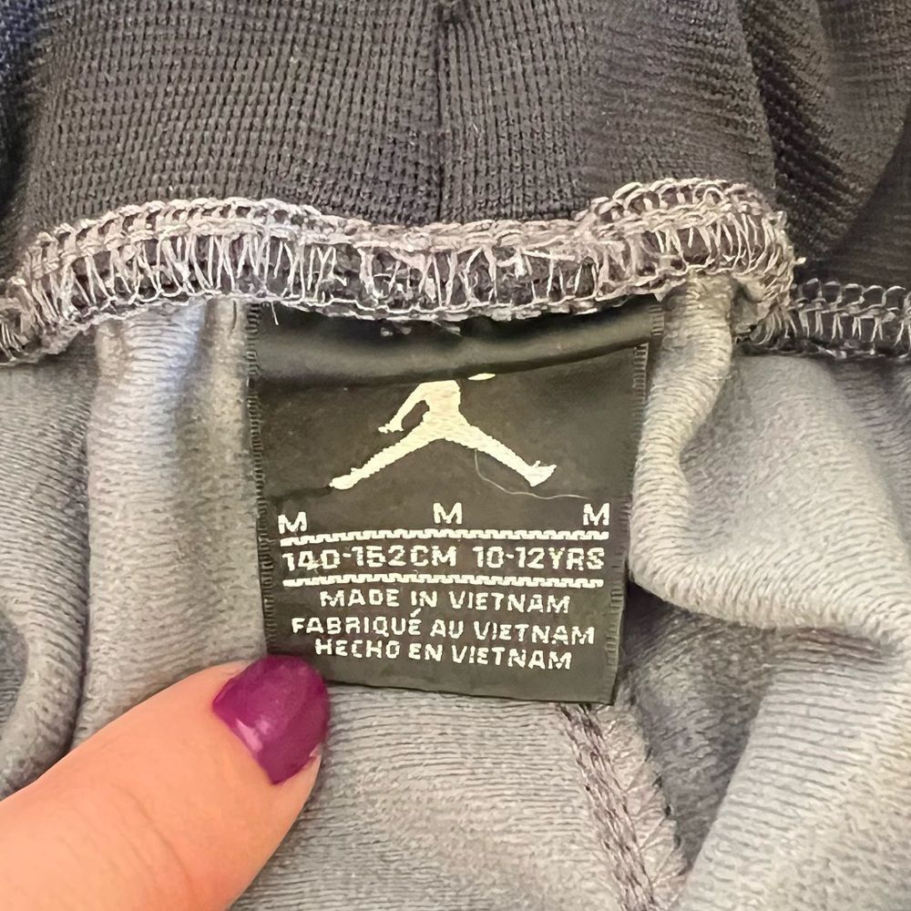 Kid’s Joggers Sz Medium ~ Air Jordan ~ Black & Gray ~ EUC - Picture 3 of 5